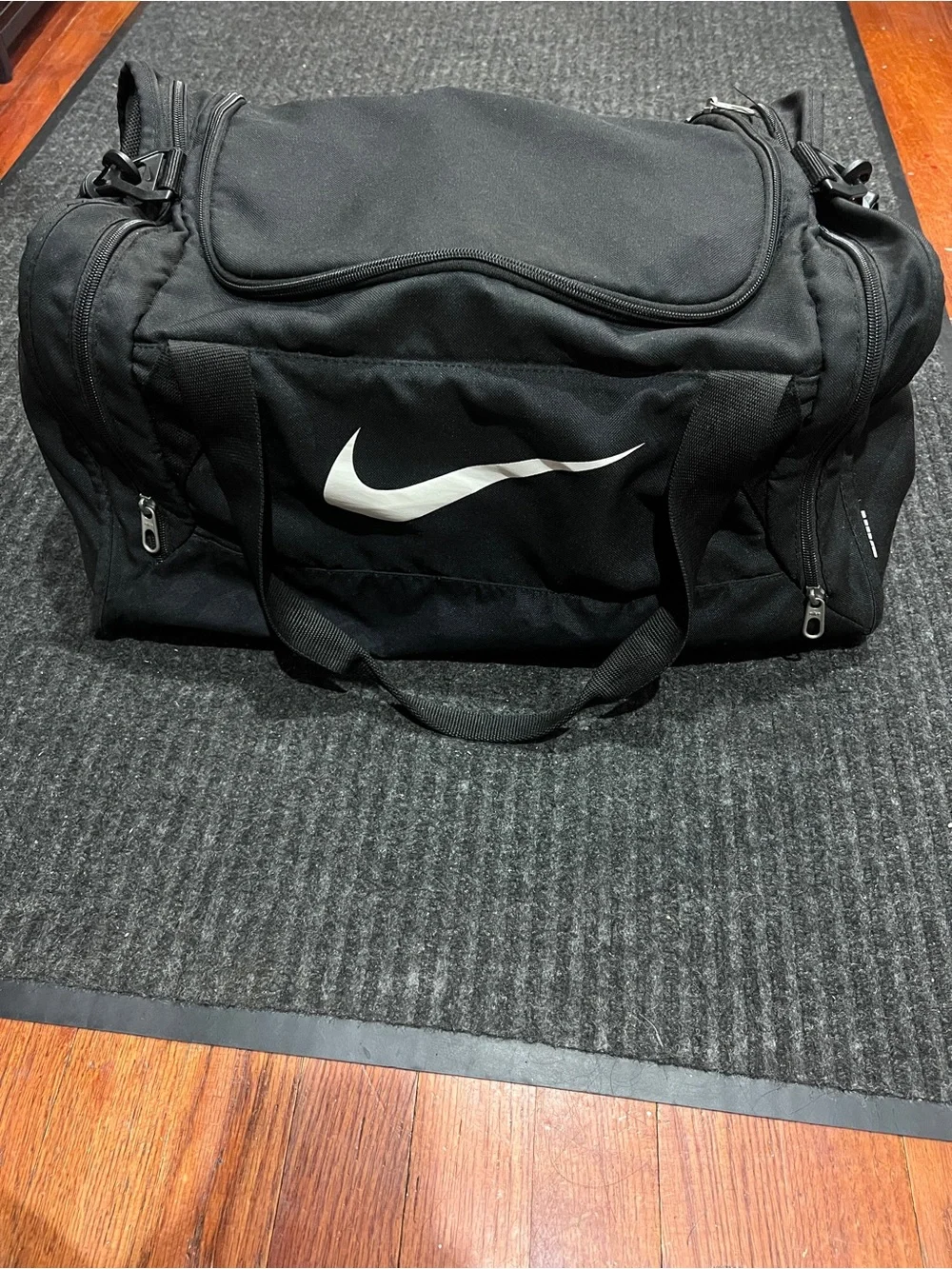Nike Black Duffle Gym Travel Carry On Bag Weekend Sports Adjustable Strap
